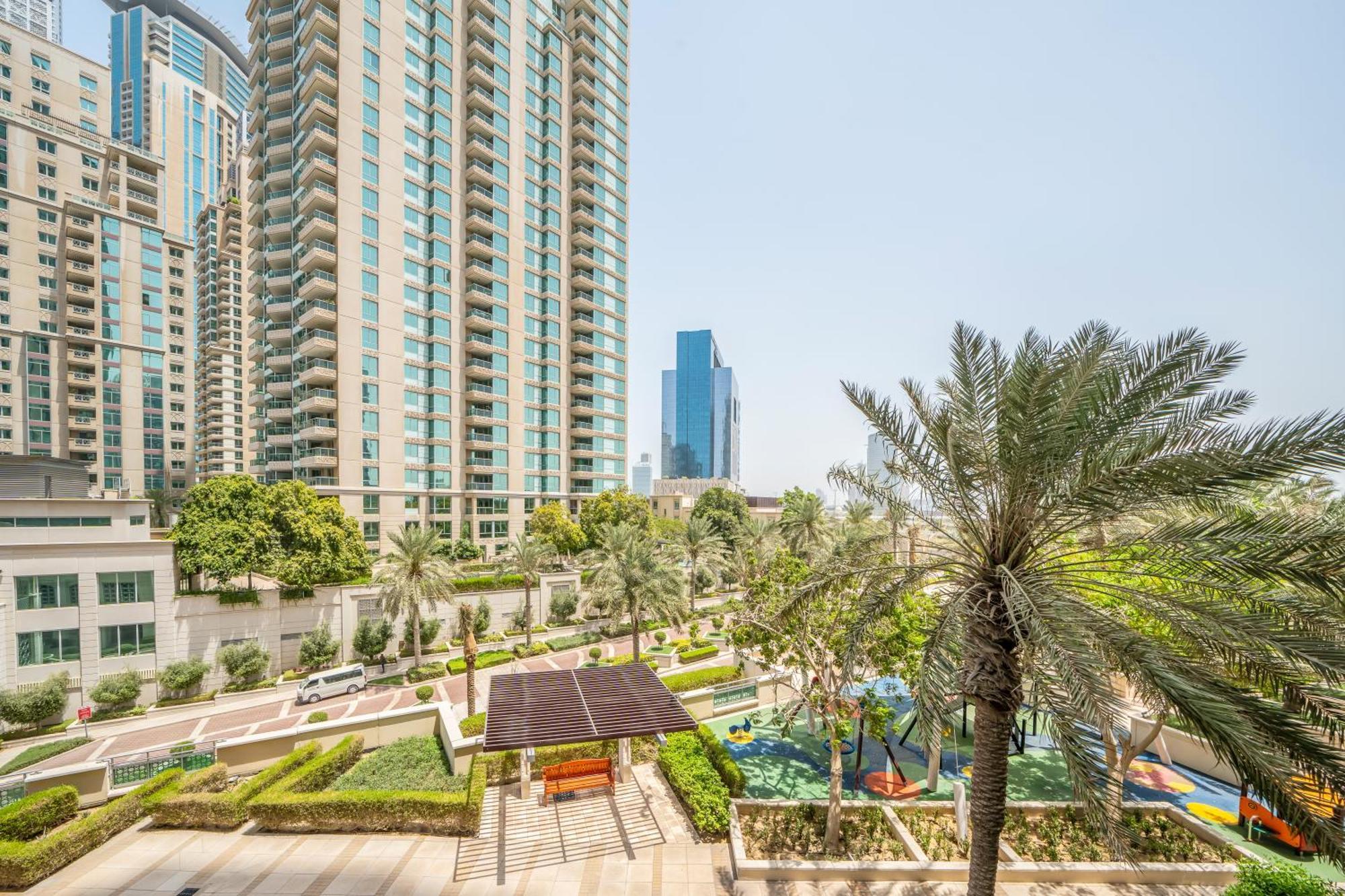 Quickstay Homes -2br At Al Mesk Tower Marina Апартаменти